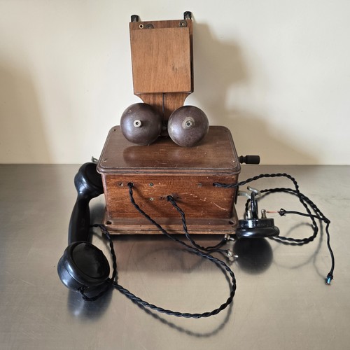 Seltenes altes wandtelefon aus - seltenes,